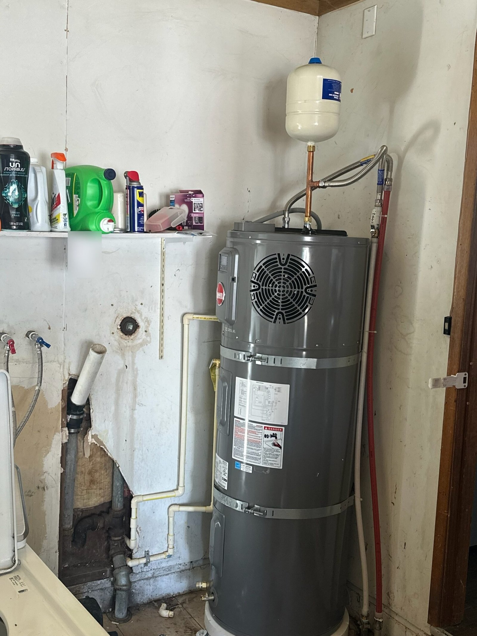 Hybrid heat pump water heater installed by Jeremy's Plumbing in Vancouver, WA