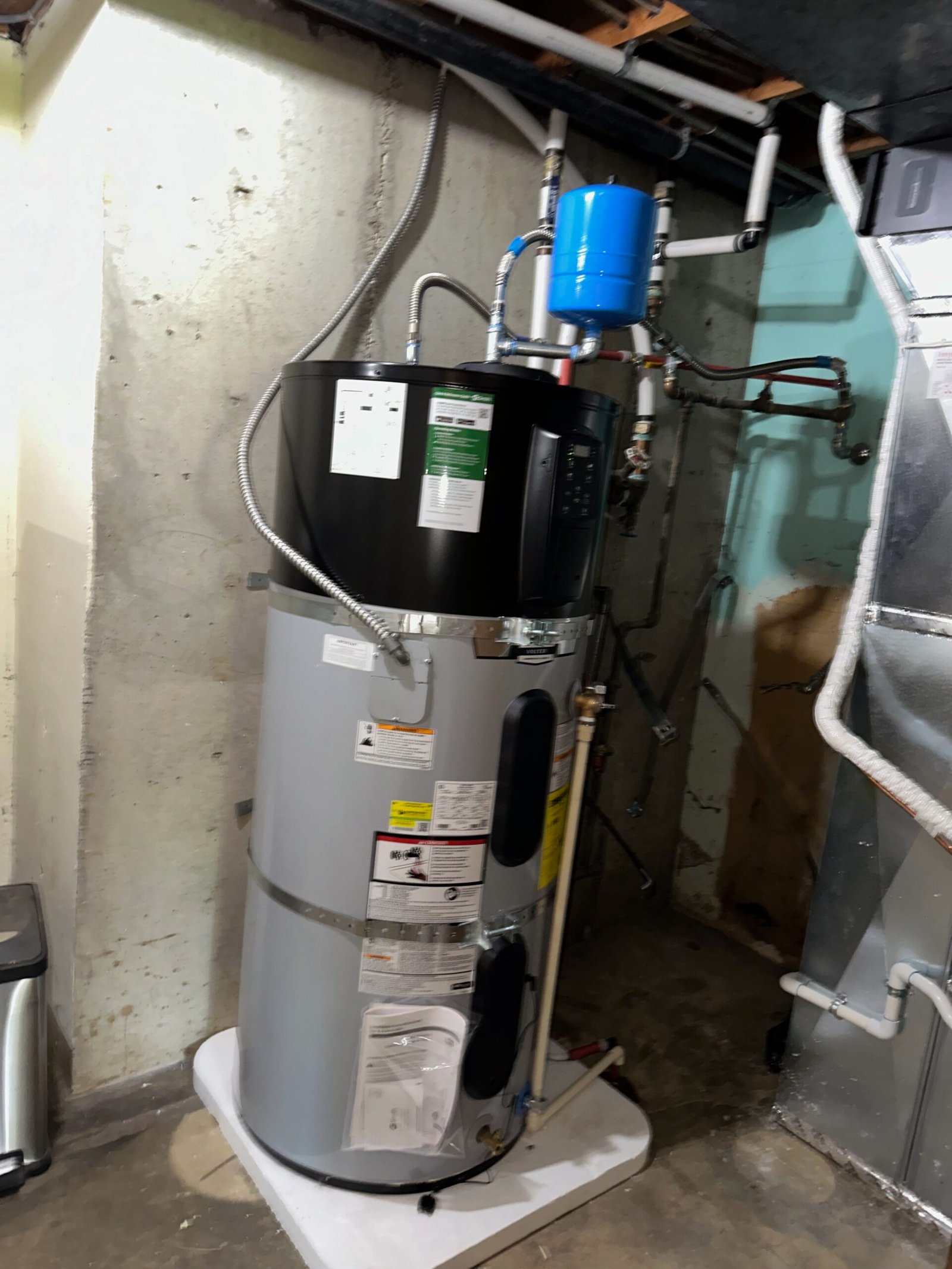 Hybrid heat pump water heater installed by Jeremy's Plumbing in Vancouver, WA